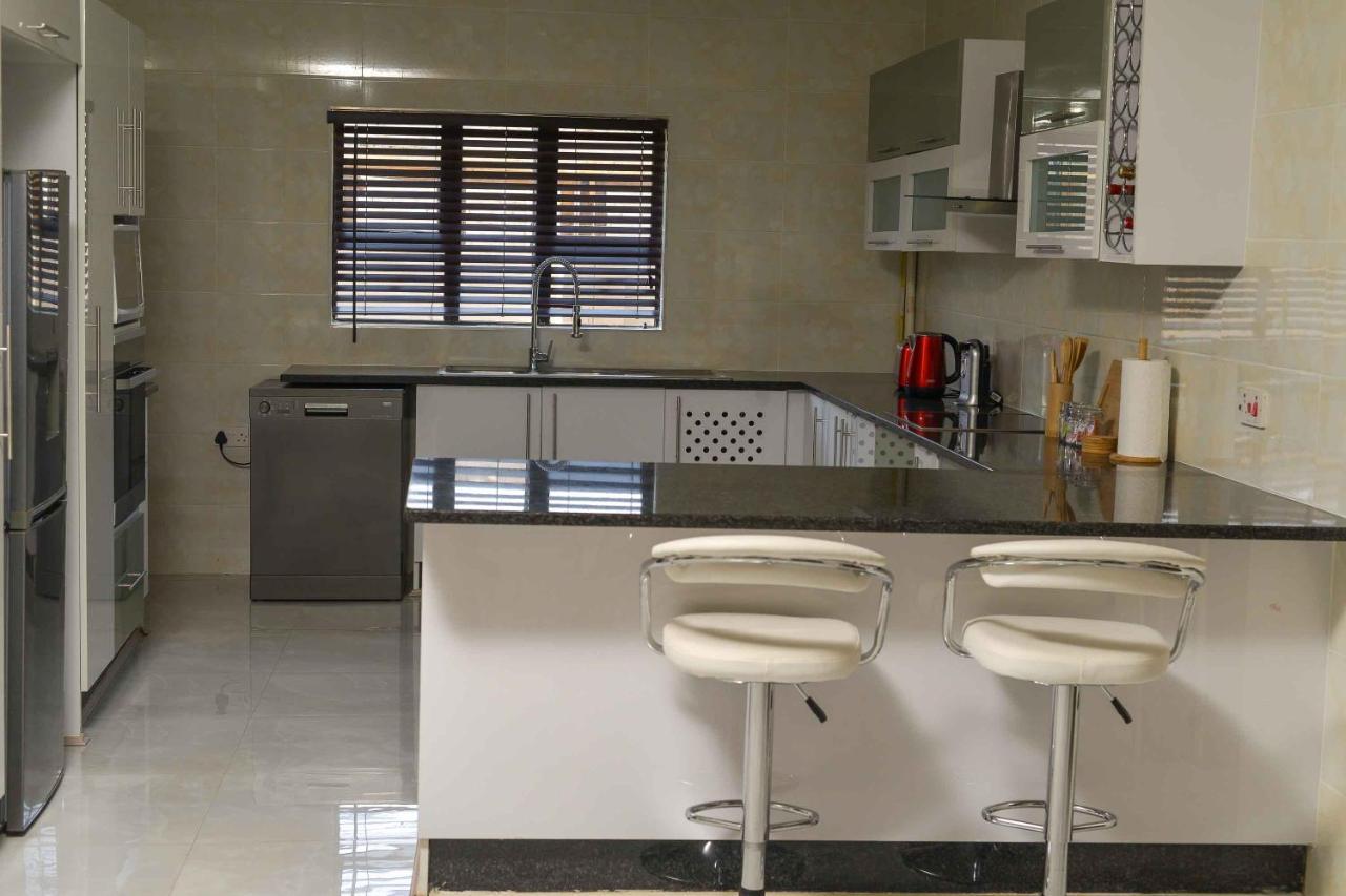 Immaculate Villa Gaborone Ngoại thất bức ảnh