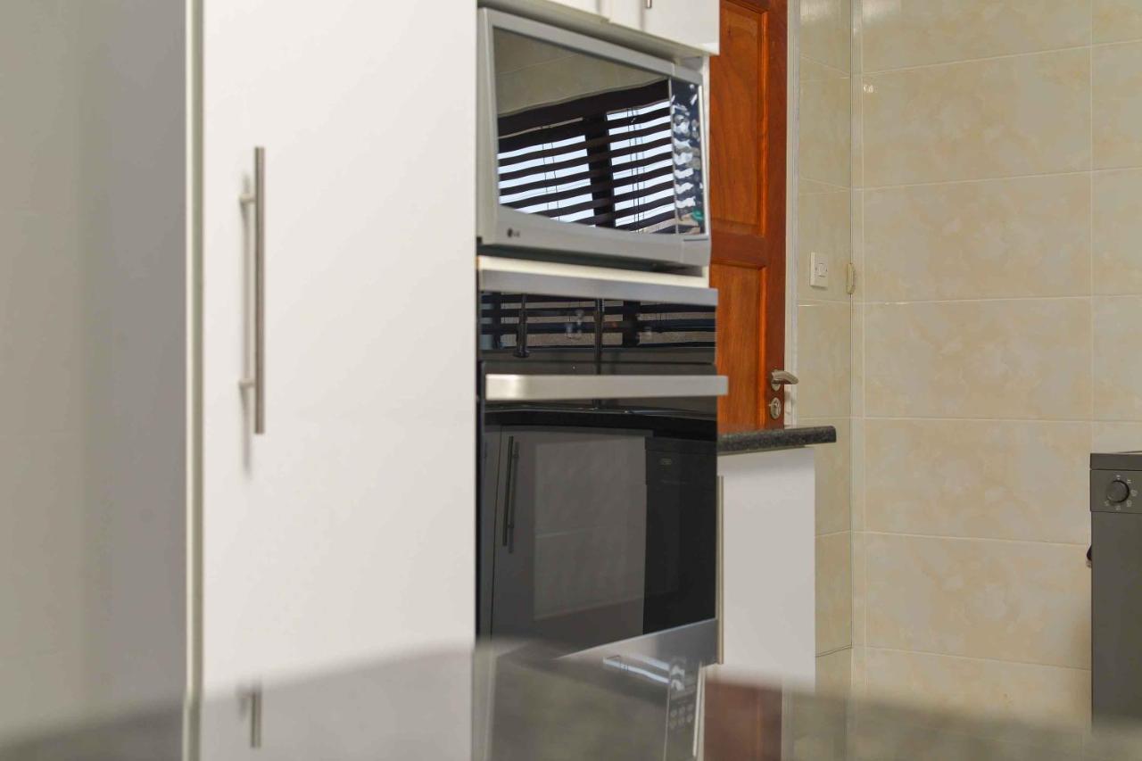 Immaculate Villa Gaborone Ngoại thất bức ảnh