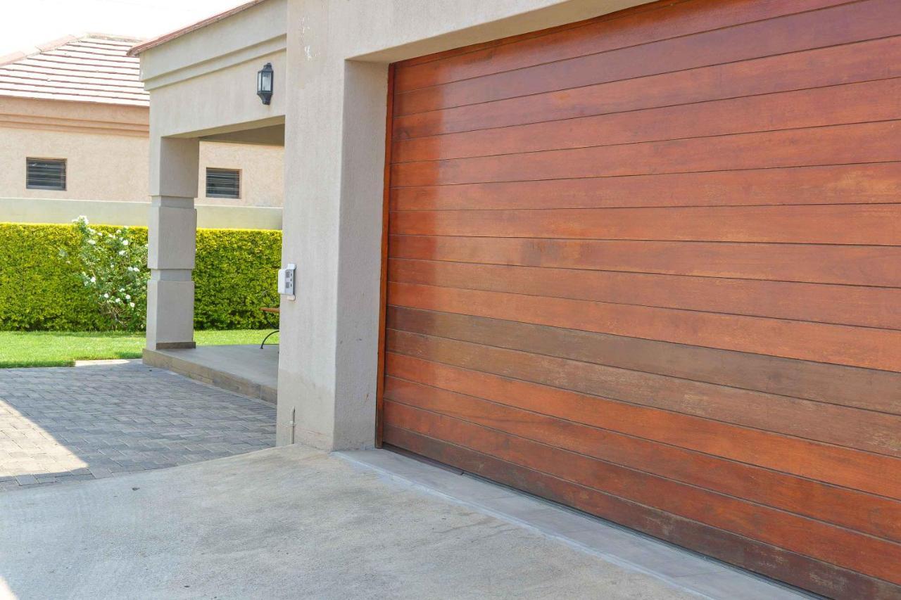Immaculate Villa Gaborone Ngoại thất bức ảnh